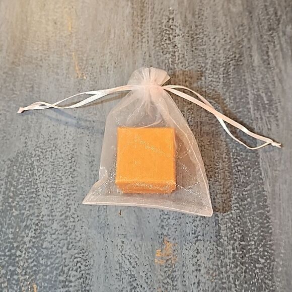 Faux Emerald Marquis cut stud earrings - Picture 2 of 6